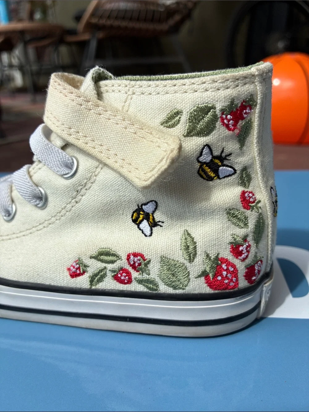 Converse Kids Cream High-Top Sneakers with Bee & Strawberry Embroidery